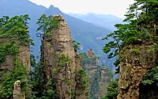 群山环绕的张家界免抠