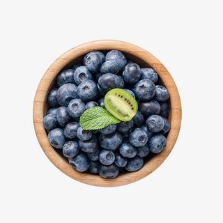 免抠棕色碗里蓝色的蓝莓免抠