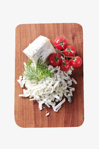 砧板上的白色糕点免抠