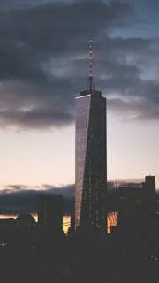 黑色云彩高楼建筑免抠