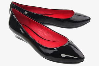 黑色亮皮平底单鞋免抠