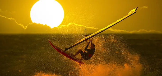 夕阳冲浪海报素材高清