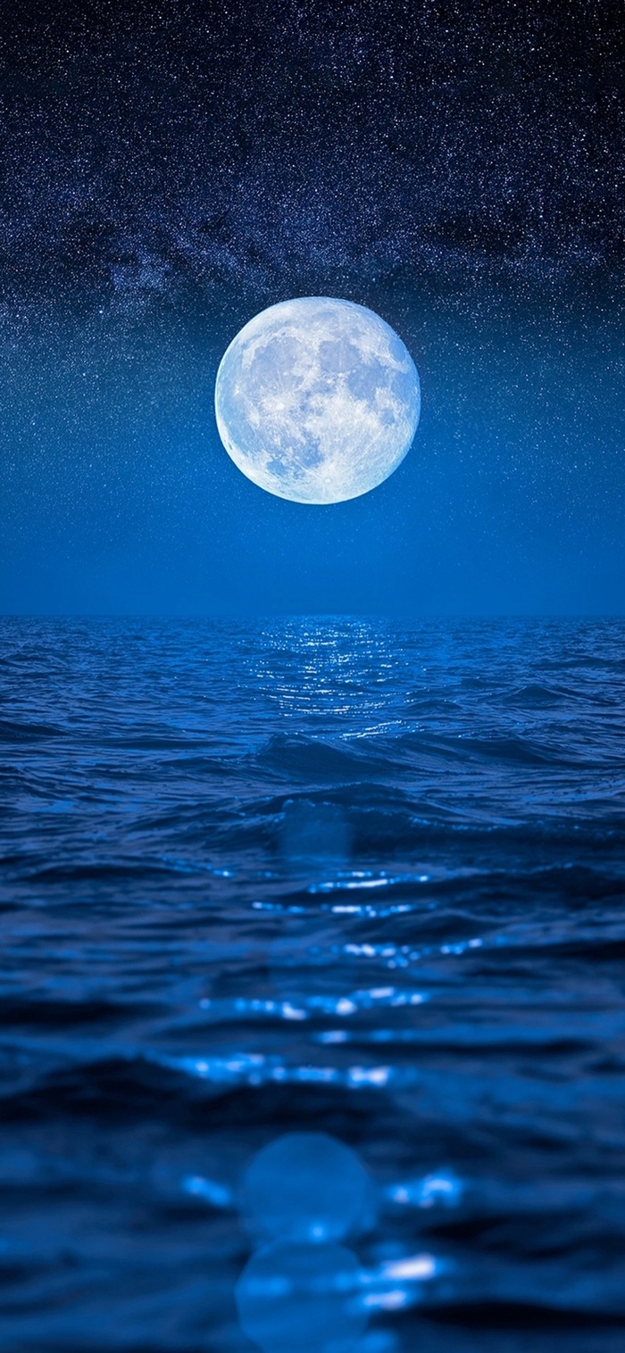 月圆之夜蓝色海水高清