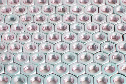 金属螺丝组成的背景