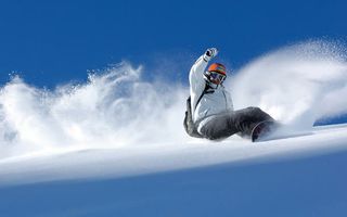 蓝天下滑雪的人群免抠