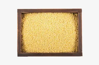 木盒子里的黄色小米免抠