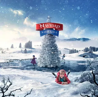 躺在雪地的微笑女童免抠