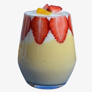 芒果草莓酸奶味奶茶免抠