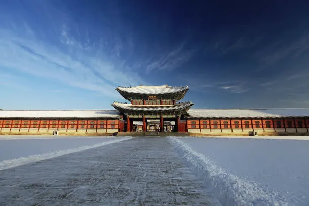 蓝天白云雪花牌楼免抠