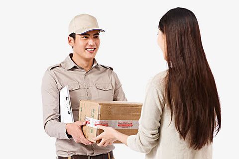 青年物流人员递送货物免抠
