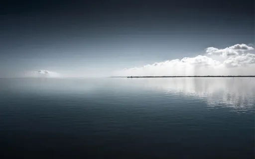 阴天白云黑色大海免抠