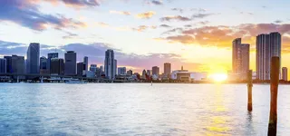 海边城市背景高清