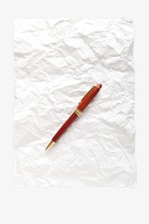 白色褶皱空白纸张免抠