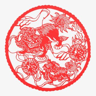 中国风剪纸逗红醒狮免抠
