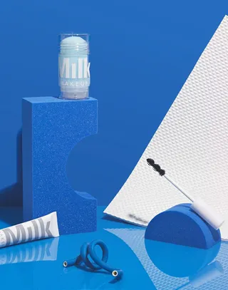 蓝色牛奶白色纸巾免抠