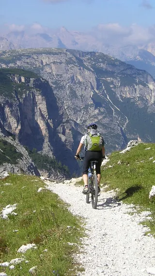 山地自行车极限运动H5背景高清