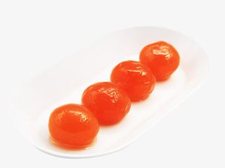 盘子里的咸鸭蛋黄免抠