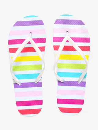 彩色的不易吸水的人字拖海边沙滩免抠