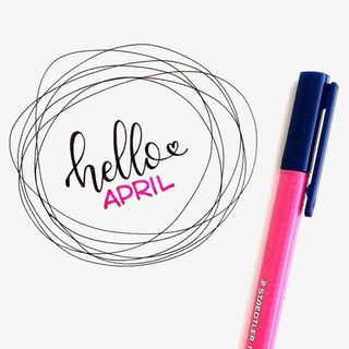 你好四月英文艺术字免抠