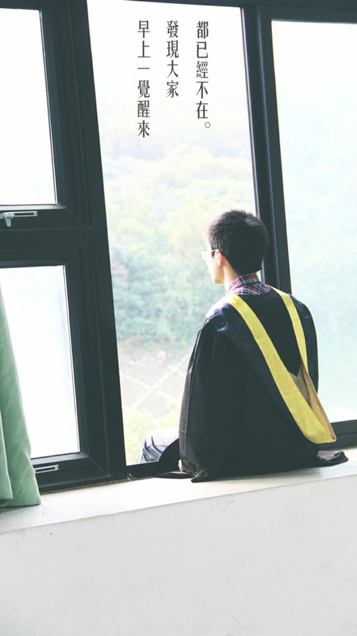 窗台上的学士服H5背景高清