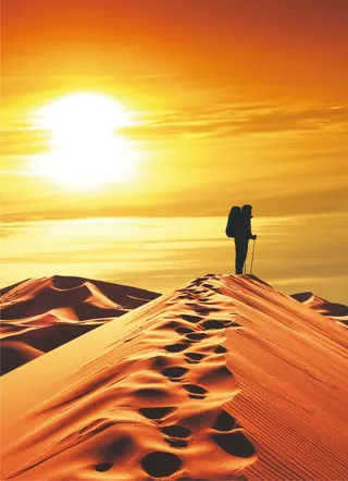 沙漠晚霞人物之企业文化展板免抠
