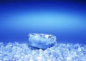手绘蓝色渐变冰块免抠