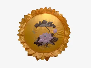 黄色绣有莲花图案的蒲团免抠