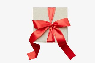 红色礼盒俯拍免抠