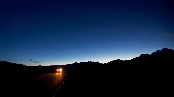天空夜晚地平线大山免抠