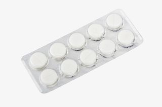 白色治愈透明包装中的西药片实物免抠