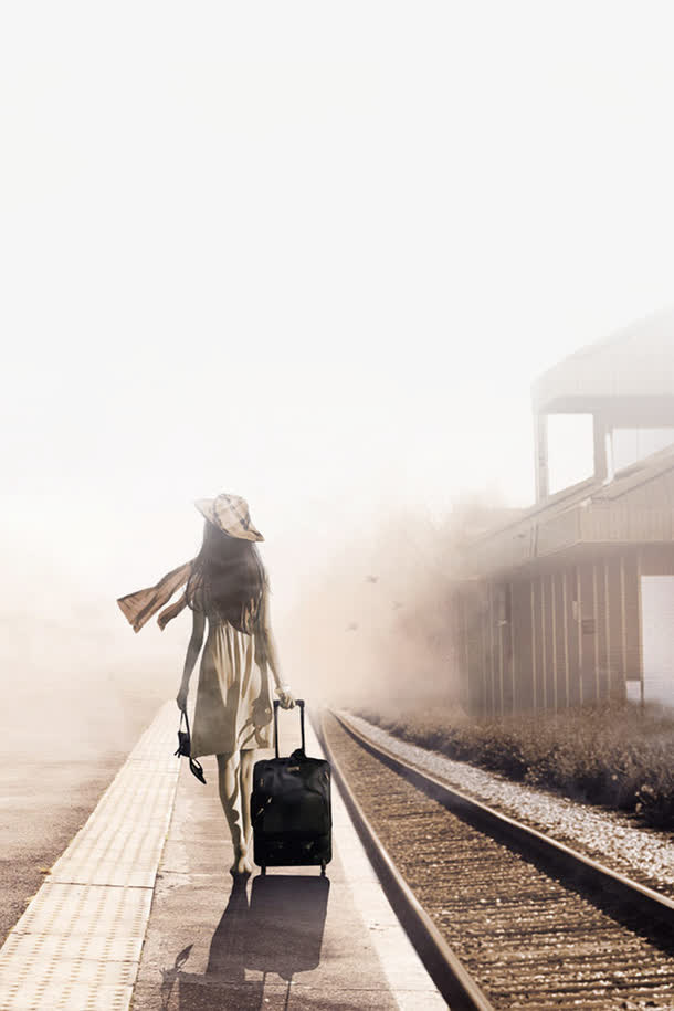 女孩孤单的背影免抠