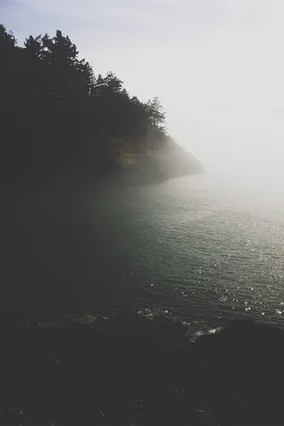 山水风景简约海面免抠