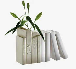 白色书本和绿植图案免抠