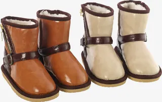 创意冬天雪地靴海报免抠