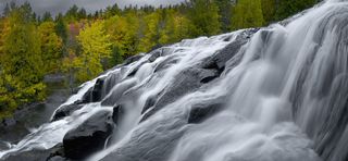 森林瀑布海报背景图高清
