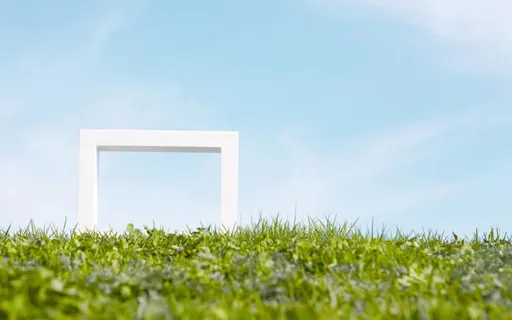景深效果草地白色规则形状蓝天背景