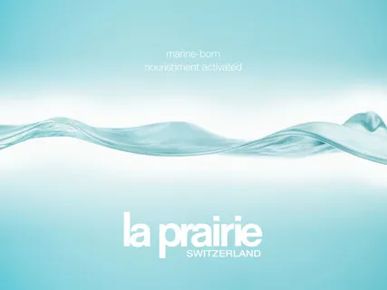 浅蓝色背景丝绸飘带免抠