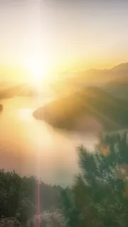 阳光山峦湖泊H5背景素材高清 阳光山峦湖泊H5背景素材高清