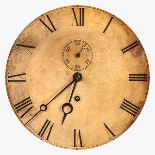 棕色圆形带划痕的老式时钟实物免抠
