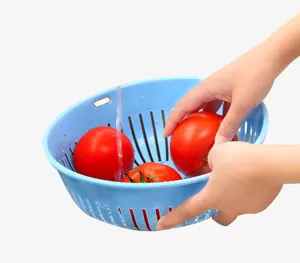 清洗西红柿场景素材免抠