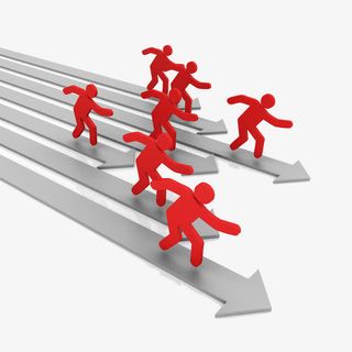 站在箭头上冲刺的立体小人免抠