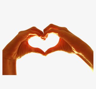 比划心形美丽图案的双手免抠