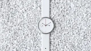 白色小石子上的手表免抠