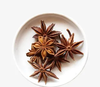 白色碟子里的八角茴香免抠