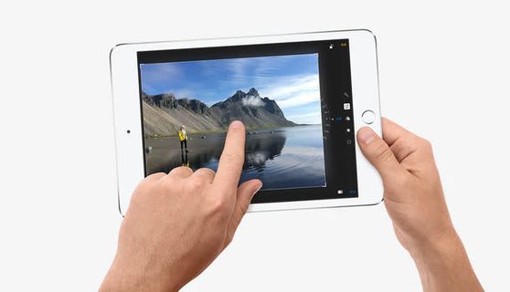 手拿ipadmini4免抠