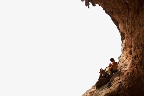 户外登山的人物免抠