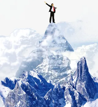 站在大山顶上的背影免抠其他元素