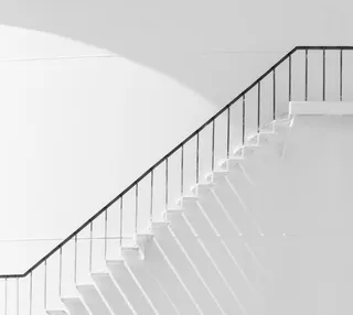 洁白楼梯海报背景免抠