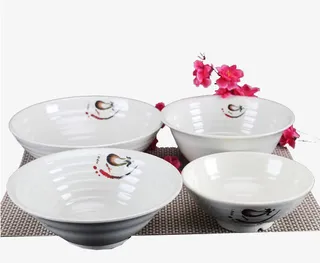 厨房用品仿瓷白色碗和梅花免抠