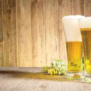 啤酒木板背景图高清
